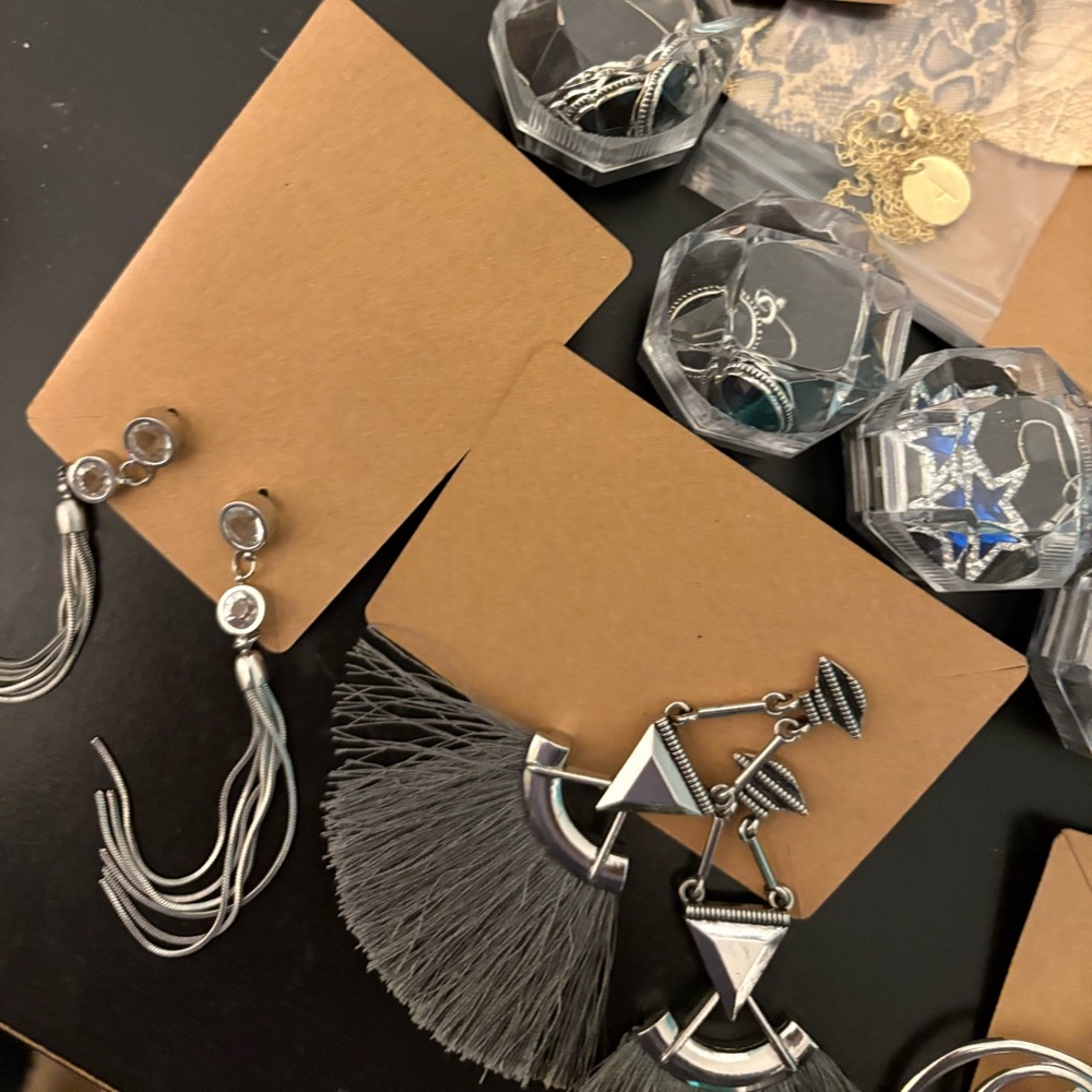 Jewelry Lot - Picture 6 of 6